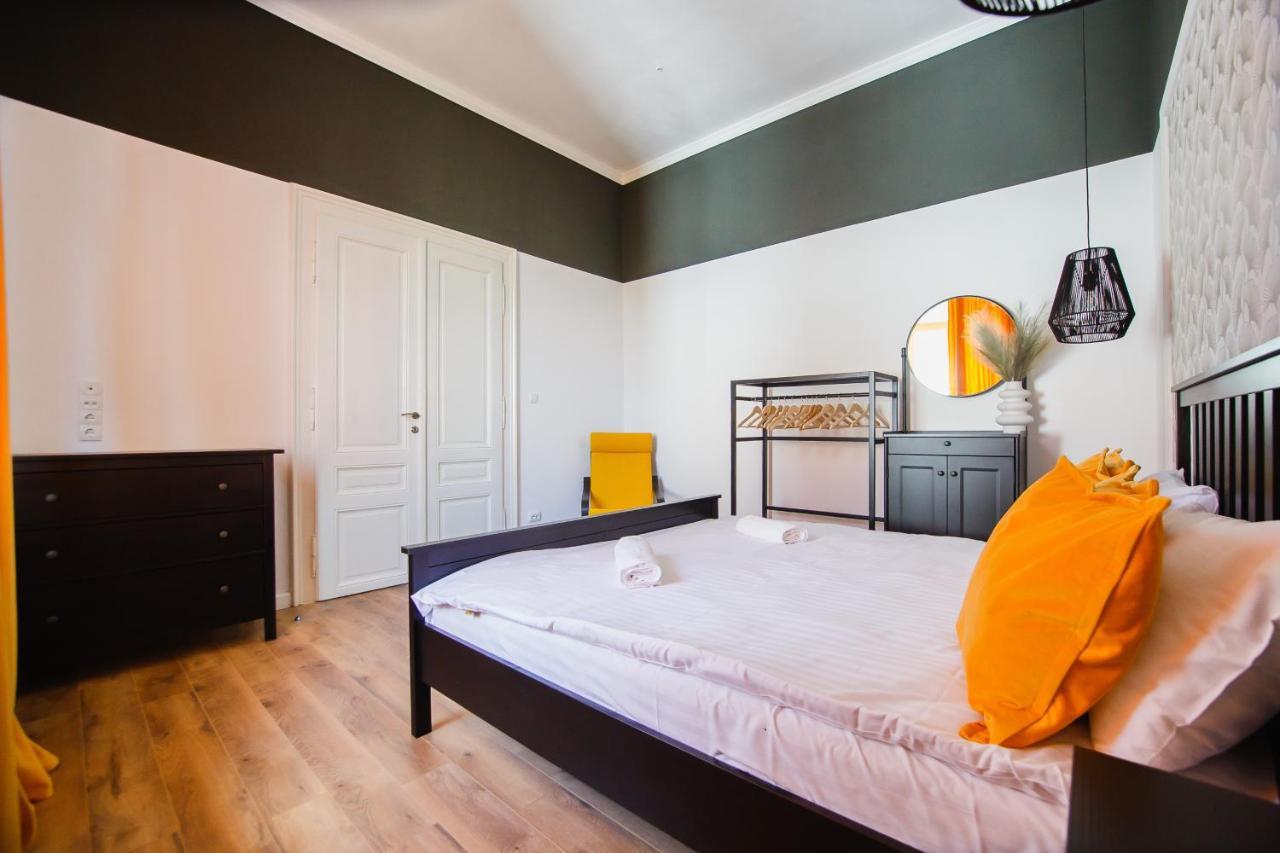 Super Central Spacious Apartment Oradea Eksteriør billede