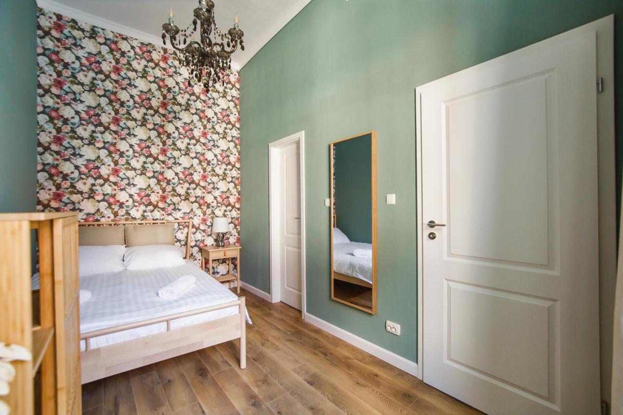 Super Central Spacious Apartment Oradea Eksteriør billede