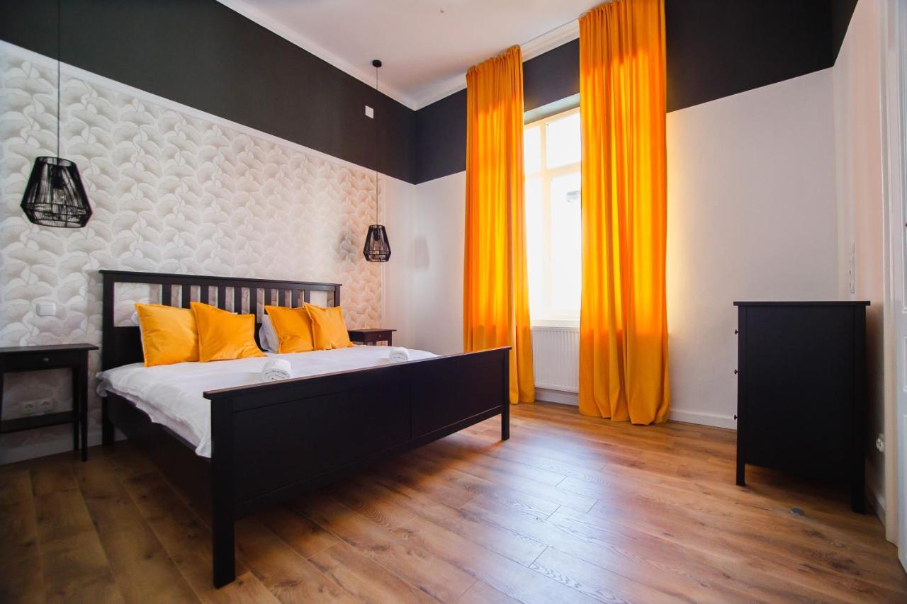 Super Central Spacious Apartment Oradea Eksteriør billede