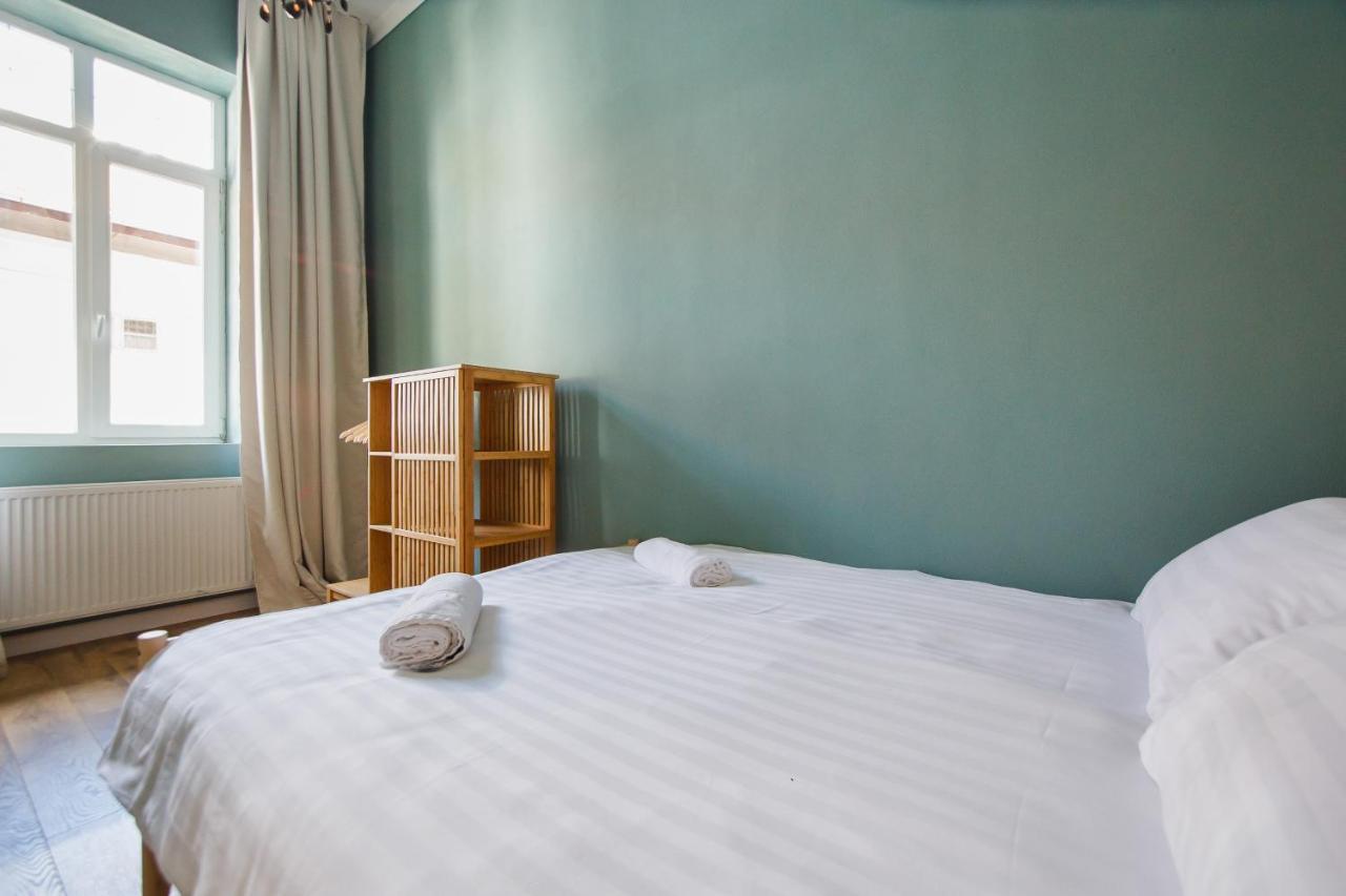 Super Central Spacious Apartment Oradea Eksteriør billede