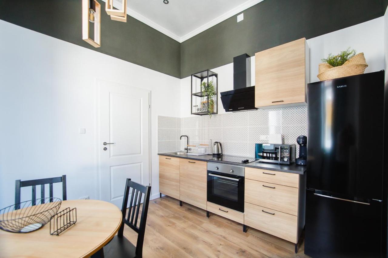 Super Central Spacious Apartment Oradea Eksteriør billede
